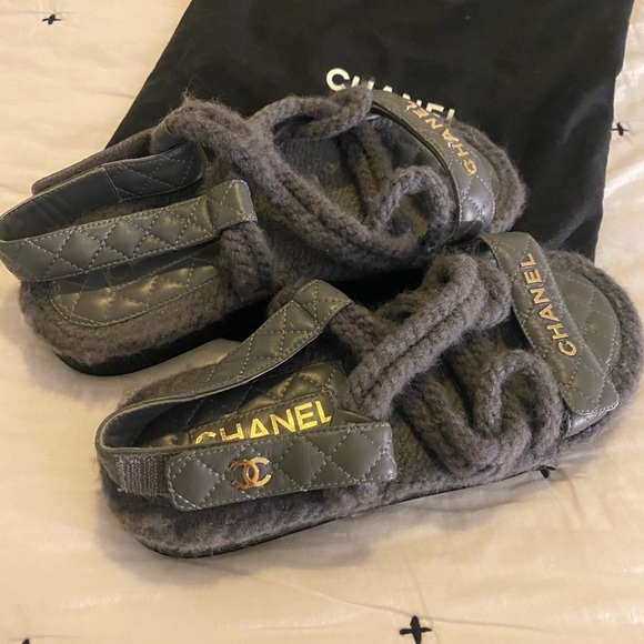 Chanel Interlocking CC Logo Slingback Sandals. Grey size 39, great condition! - Picture 5 of 6